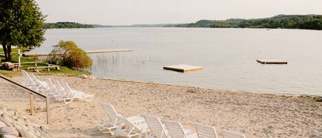 Private beach, beach yoga, sailing, kayaking