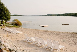 Private beach, beach yoga, sailing, kayaking
