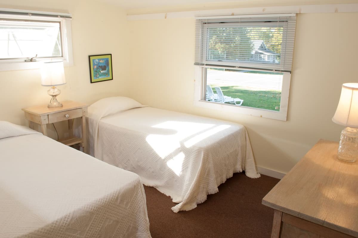 1 habitación, cunas gratuitas y ropa de cama
