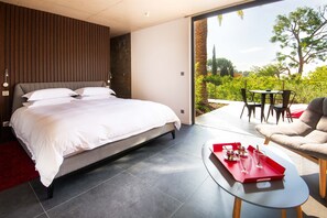 ملاءات من القطن المصري وأغطية فراش متميزة وألحفة محشوة بالريش