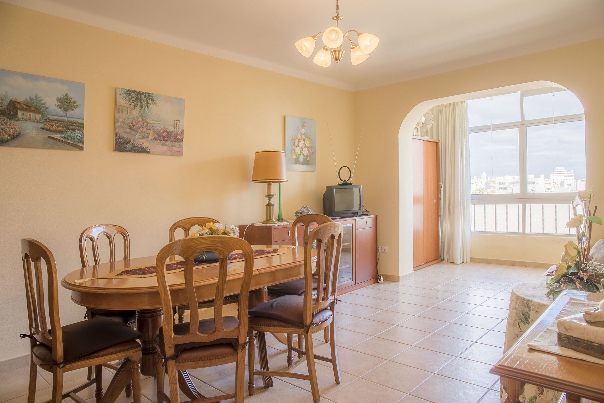 Appartement, 2 chambres | Aire de séjour | Téléviseur