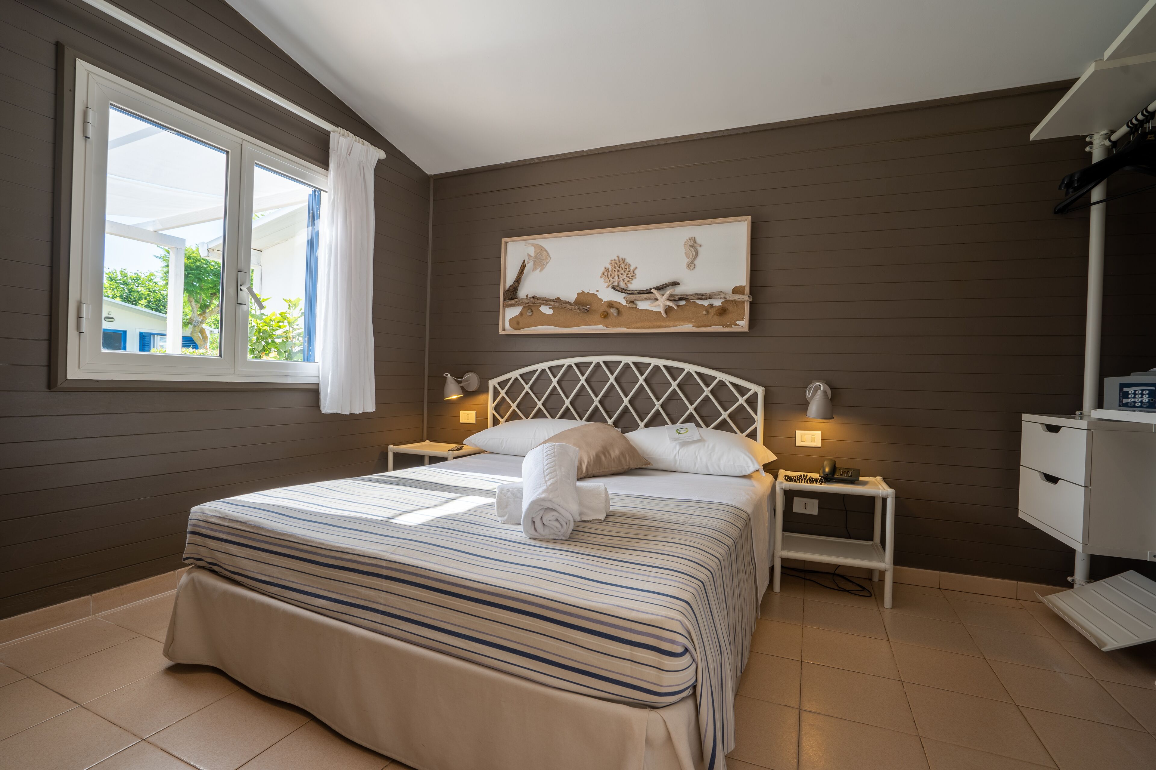 Family Bungalow | 1 bedroom, in-room safe, free WiFi, bed sheets