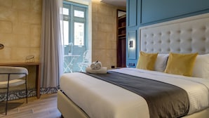 Dobbeltrom – deluxe (2nd floor,Maltese Balcony,street,10) | Sengetøy av topp kvalitet, safe på rommet og blendingsgardiner