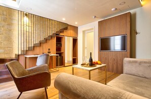 Deluxe Duplex, Bathtub (Suite 7) | Living room | Flat-screen TV - 23 Boutique (Floriana)