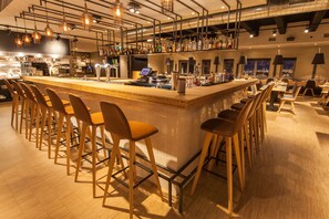Bar (on property) - Citadines Sloterdijk Station Amsterdam (Amsterdam)