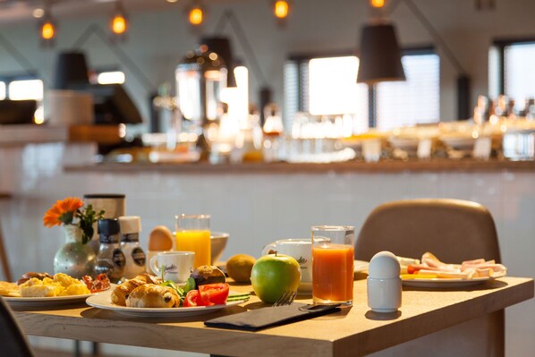 Daily buffet breakfast (EUR 23.5 per person)