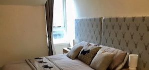 Cortinas blackout, tabla de planchar con plancha y wifi gratis