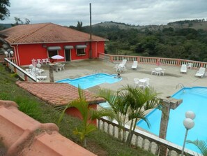 3 outdoor pools