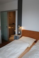 经典双人房, 无烟房 | 客房内保险箱、办公桌、遮光窗帘、免费 WiFi