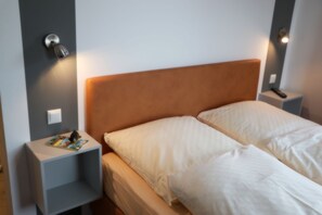 Classic Double Room | In-room safe, desk, blackout curtains, free WiFi - Hotel Gasthof Post (Rothenburg ob der Tauber)
