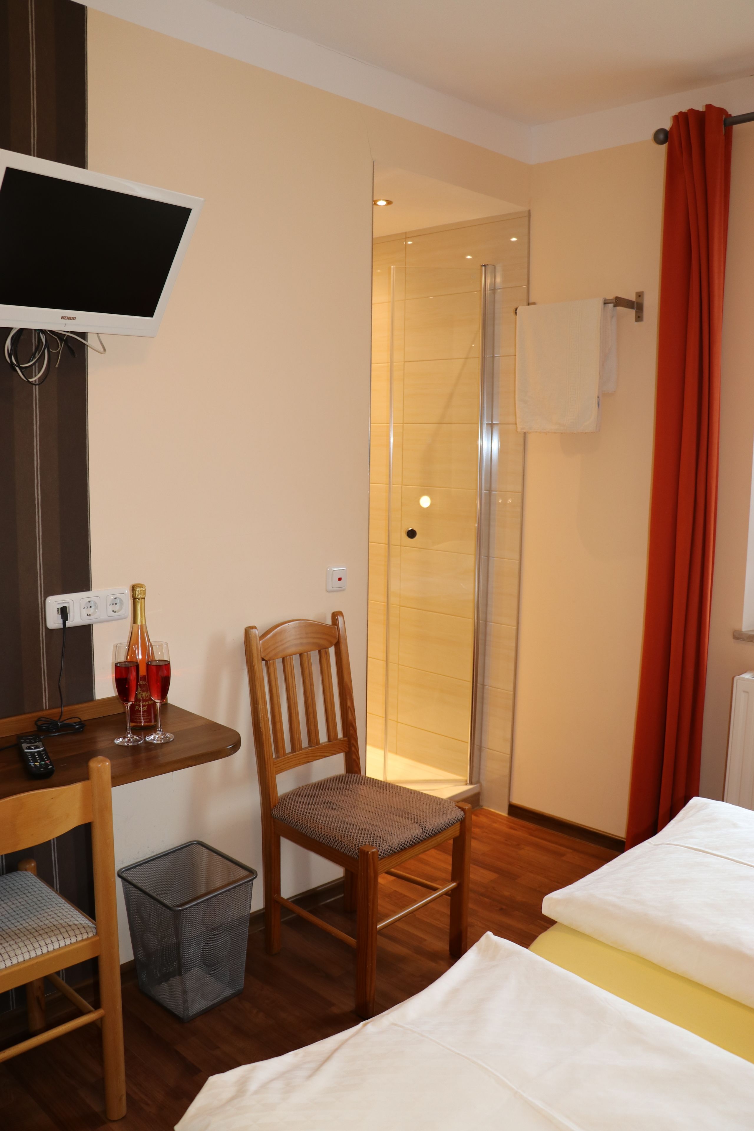 standard double room, non smoking | in-room safe, desk, blackout curtains, free wifi