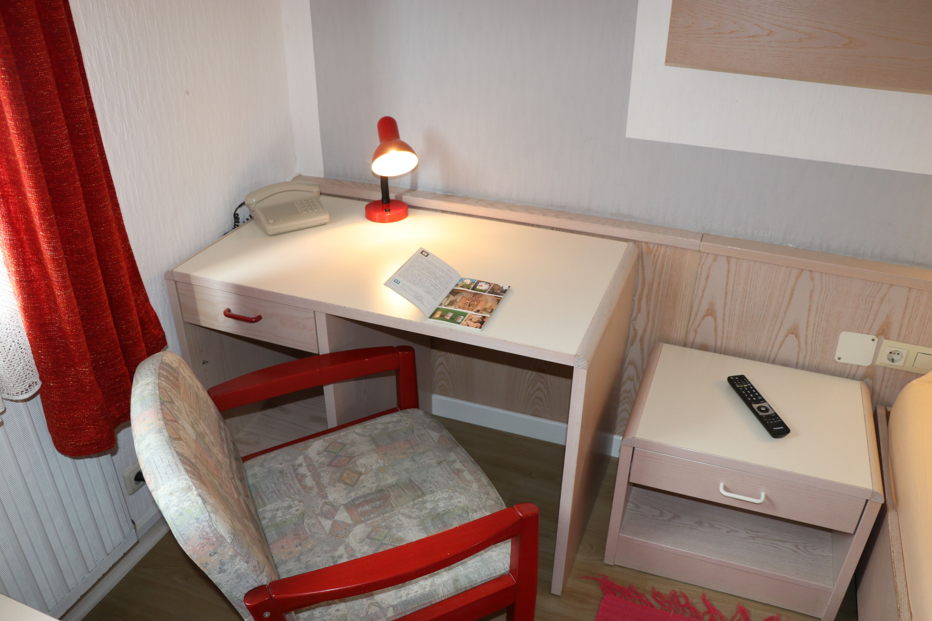 standard double room, non smoking | in-room safe, desk, blackout curtains, free wifi