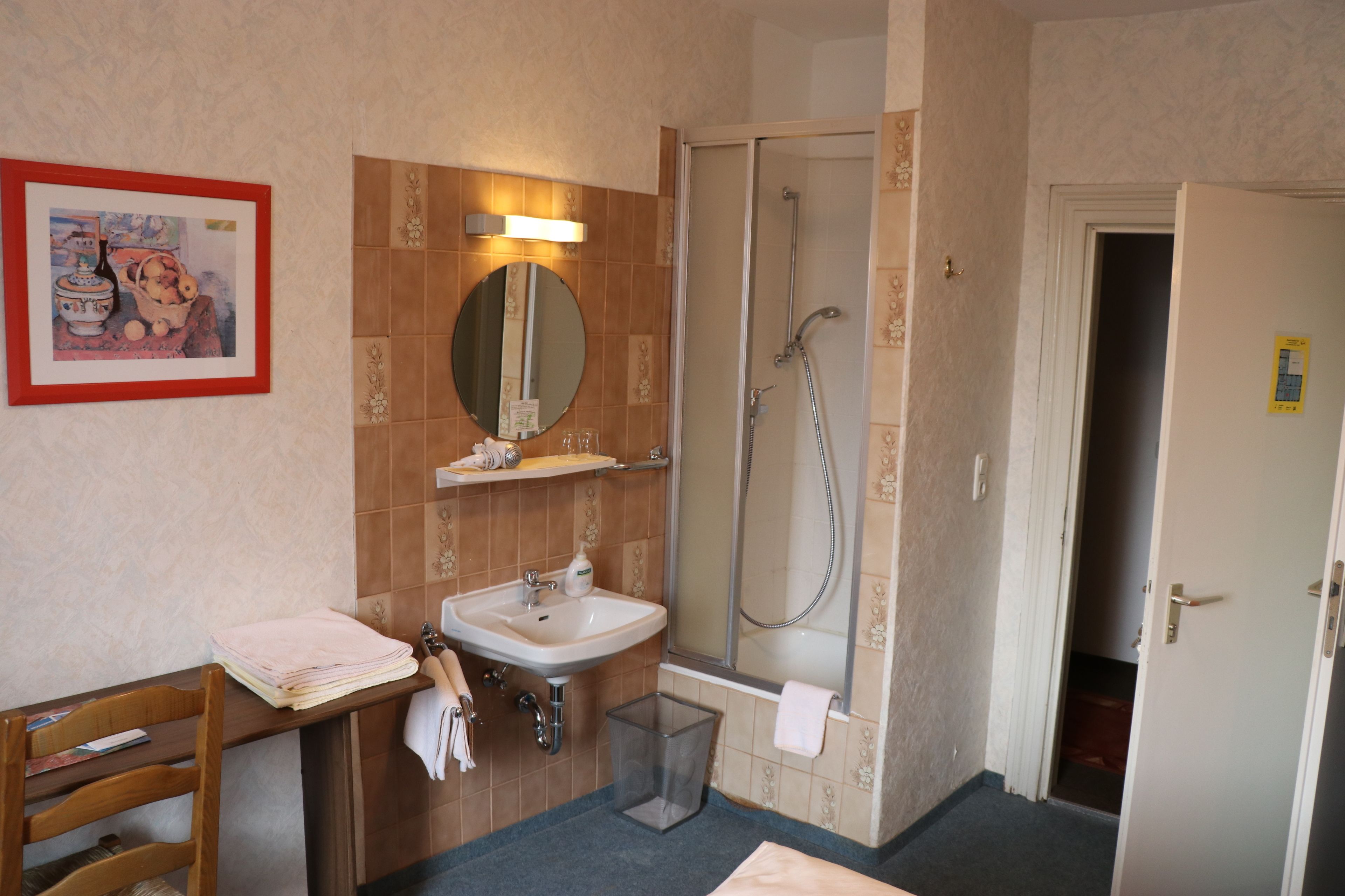 basic double room, non smoking | in-room safe, desk, blackout curtains, free wifi