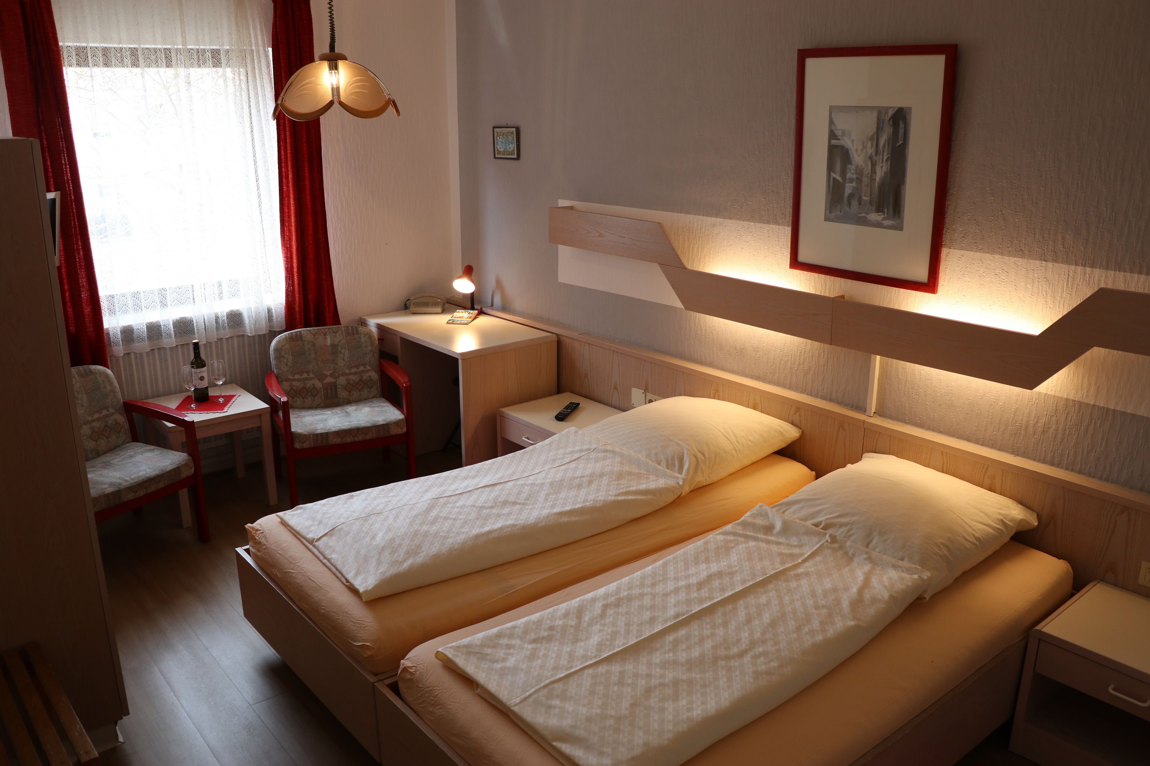 standard double room, non smoking | in-room safe, desk, blackout curtains, free wifi
