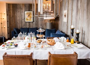 Free daily continental breakfast 