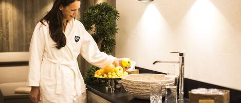 Een sauna, een stoombad, sportmassages