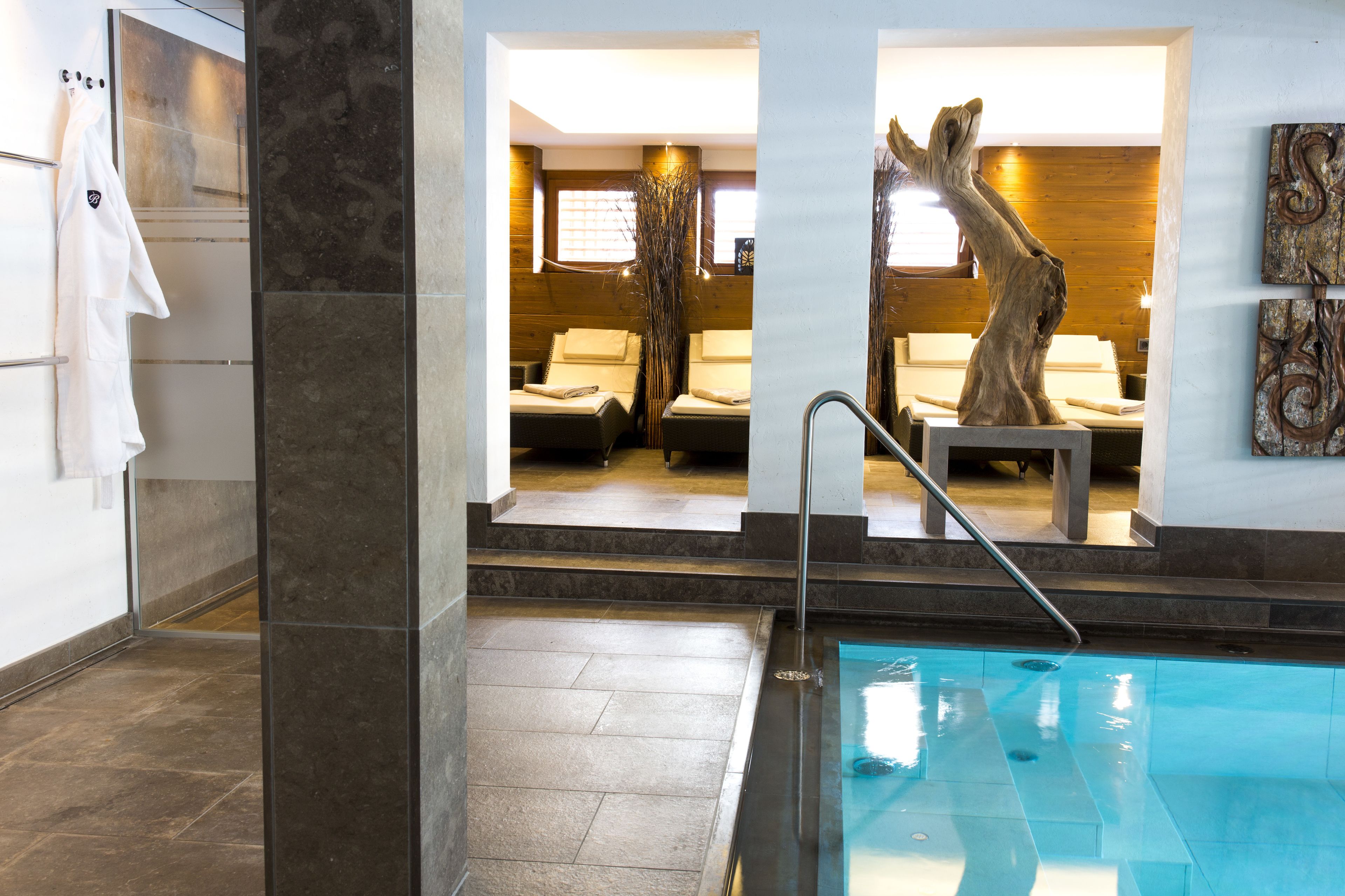 室內游泳池和溫水游泳池