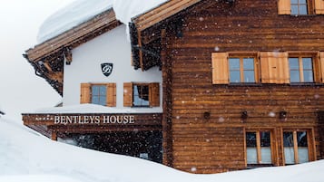 Set amidst the winter landscape, Bentleys House offers a cozy retreat.