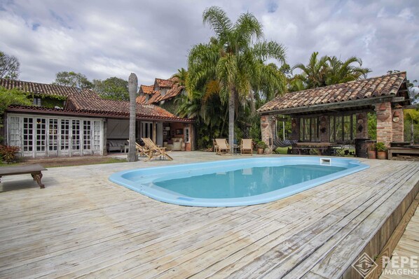 Outdoor pool, sun loungers - Vieja Hacienda (Imbituba)
