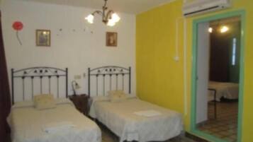 Quadruple Room | Individually decorated, individually furnished, free WiFi, bed sheets