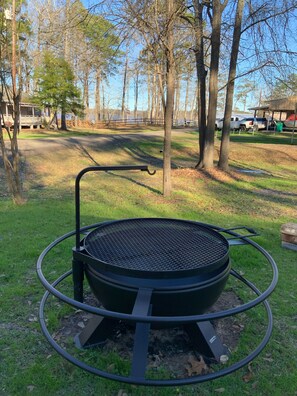 Property grounds - “Lake Life” - Boat ramp here (Broaddus)