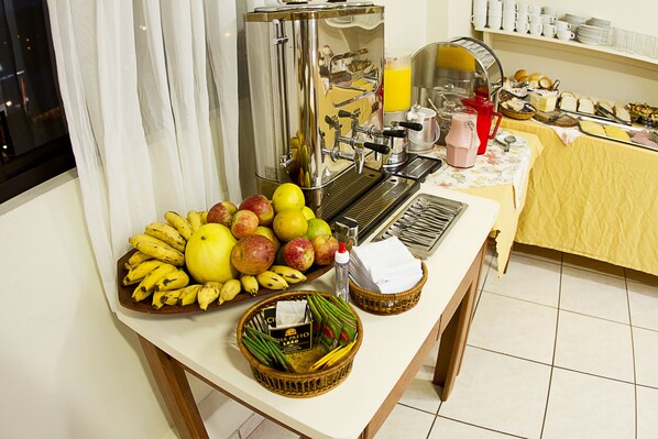 Tägliches inbegriffenes kontinentales Frühstück