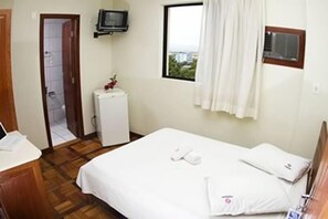 Double Room, Non Smoking | Minibar, iron/ironing board, free WiFi, bed sheets - Acomodare Hotel (Tubarao)