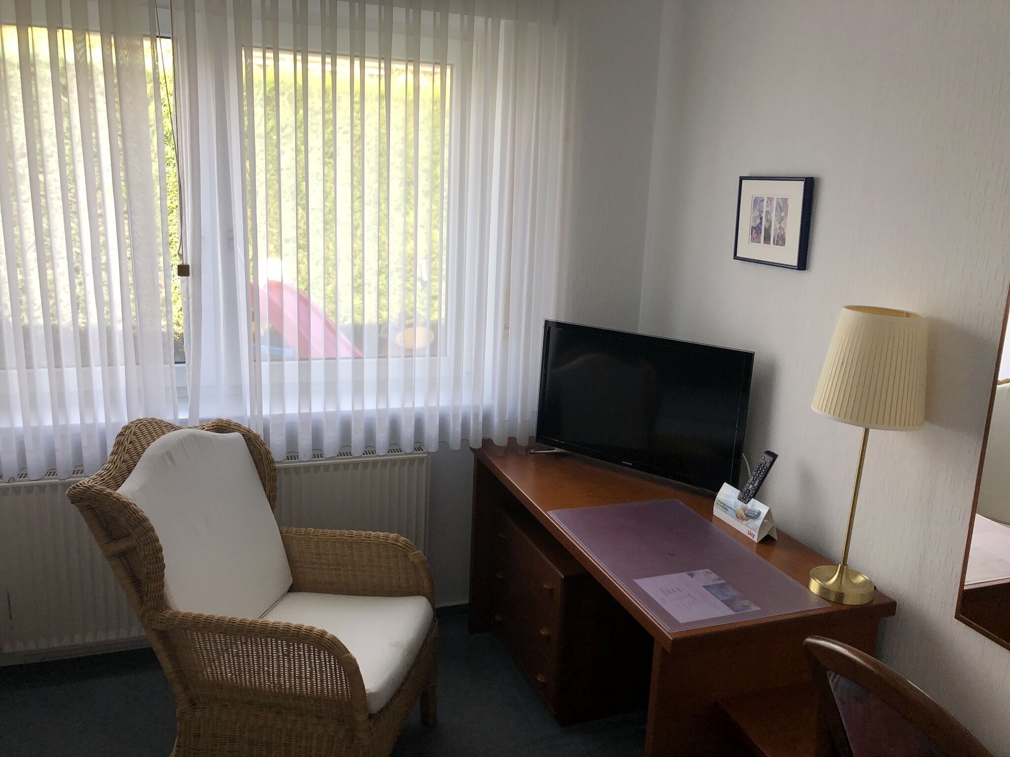 superior single room, private bathroom (einzelzimmer)