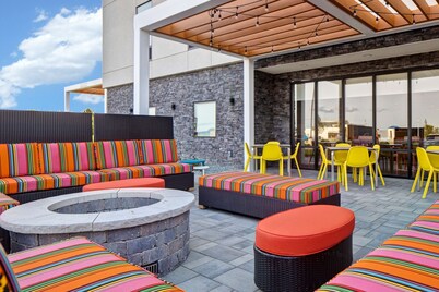 Home2 Suites by Hilton Loves Park Rockford