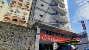 A multi-story building with a sign reading "HOTEL CENTRAL" at the ground level. - Hotel Central (Belém)