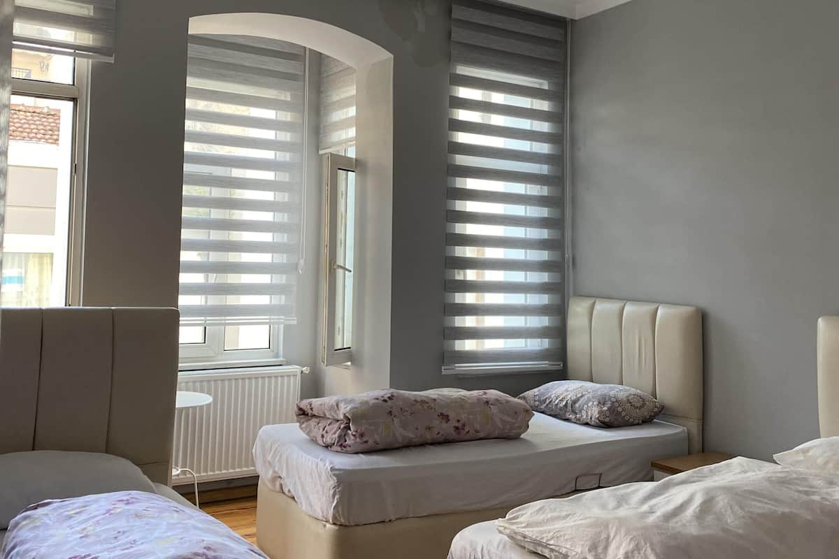 Dormitório compartilhado standard, somente para mulheres (Shared Bathroom) | 1 quarto, roupas de cama premium, individualmente decorados