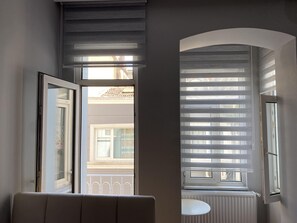 Standard Shared Dormitory, Women only (Shared Bathroom) | Premium bedding, individually decorated, individually furnished, desk - Windrose Hostel (Istanbul)