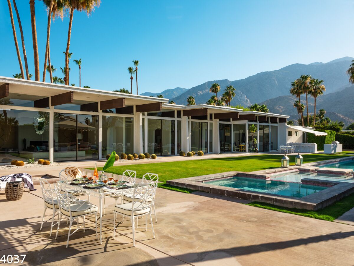 Reduced Rates for Fall Stays! Historic Villa with Famous Pink Door and Mountain Views