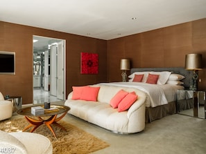 4 bedrooms, iron/ironing board, free WiFi, bed sheets - Book a Holiday Stay! Historic Villa with Famous Pink Door and Mountain Views! (Palm Springs)