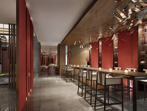 3 restaurants; breakfast, lunch, dinner, and brunch served