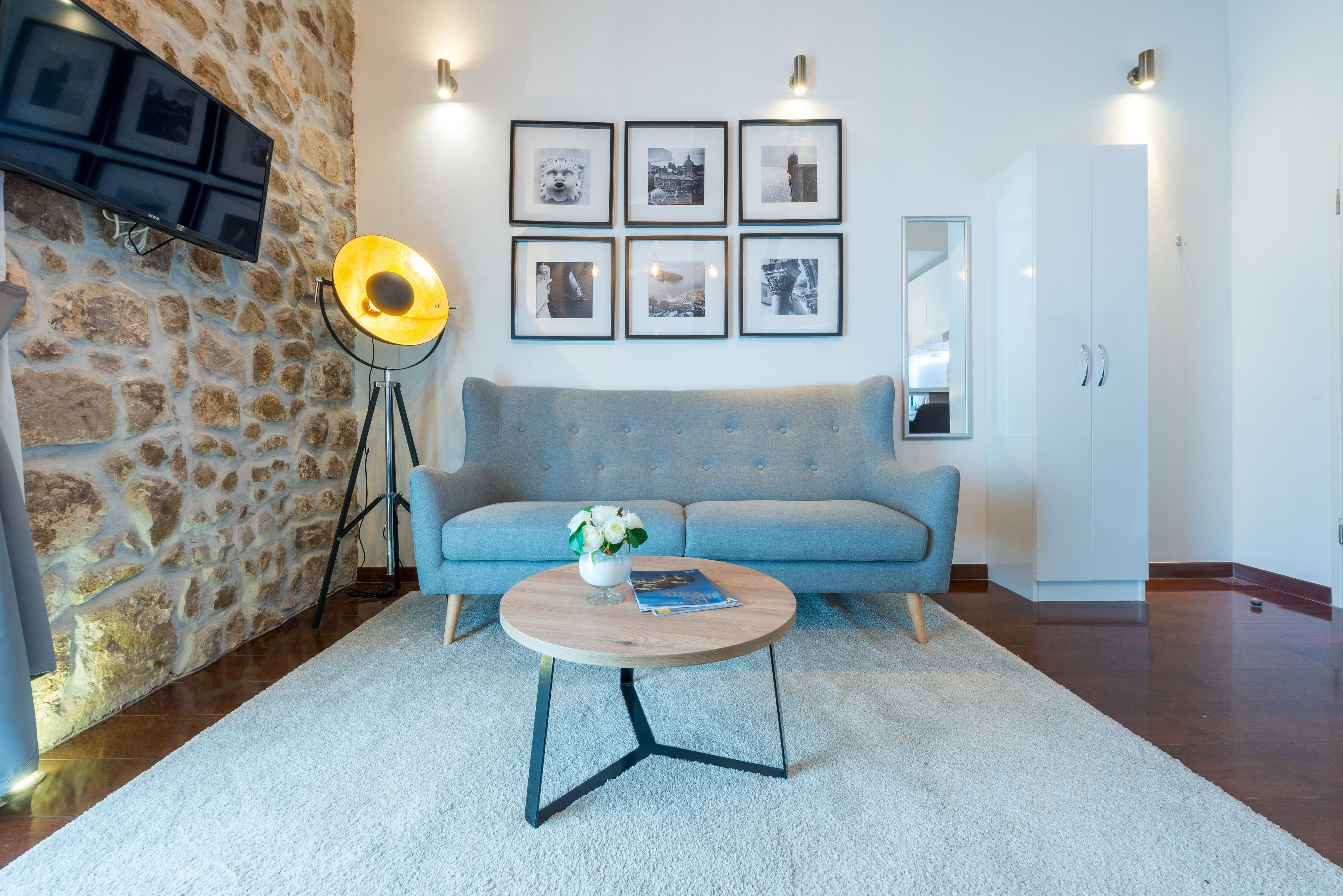 Deluxe Suite, City View (2) | Living area | Flat-screen TV