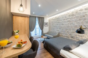 Coffres-forts dans les chambres, bureau, rideaux occultants