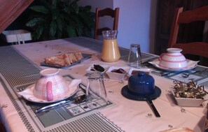 Free daily continental breakfast