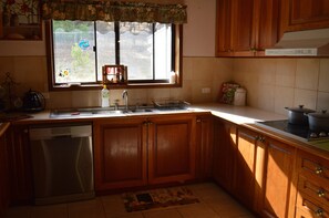 Microwave, dishwasher, cookware/dishes/utensils