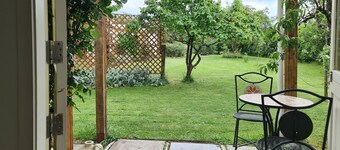 Studio 25 - et sjarmerende rom i en landlig hage