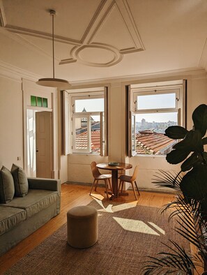 Superior Apartment, City View (4A) | Living area - B28 Apartments (Porto)