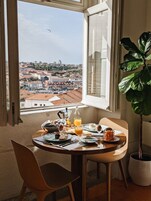 Superior Apartment, City View (4A) | Living area