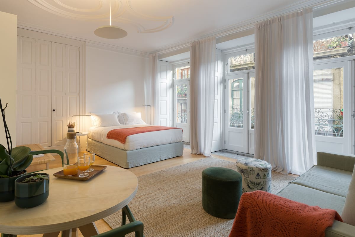 Blackout curtains, iron/ironing board, free cots/infant beds