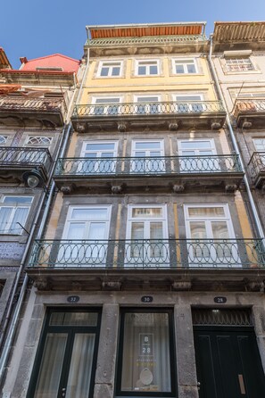 Front of property - B28 Apartments (Porto)