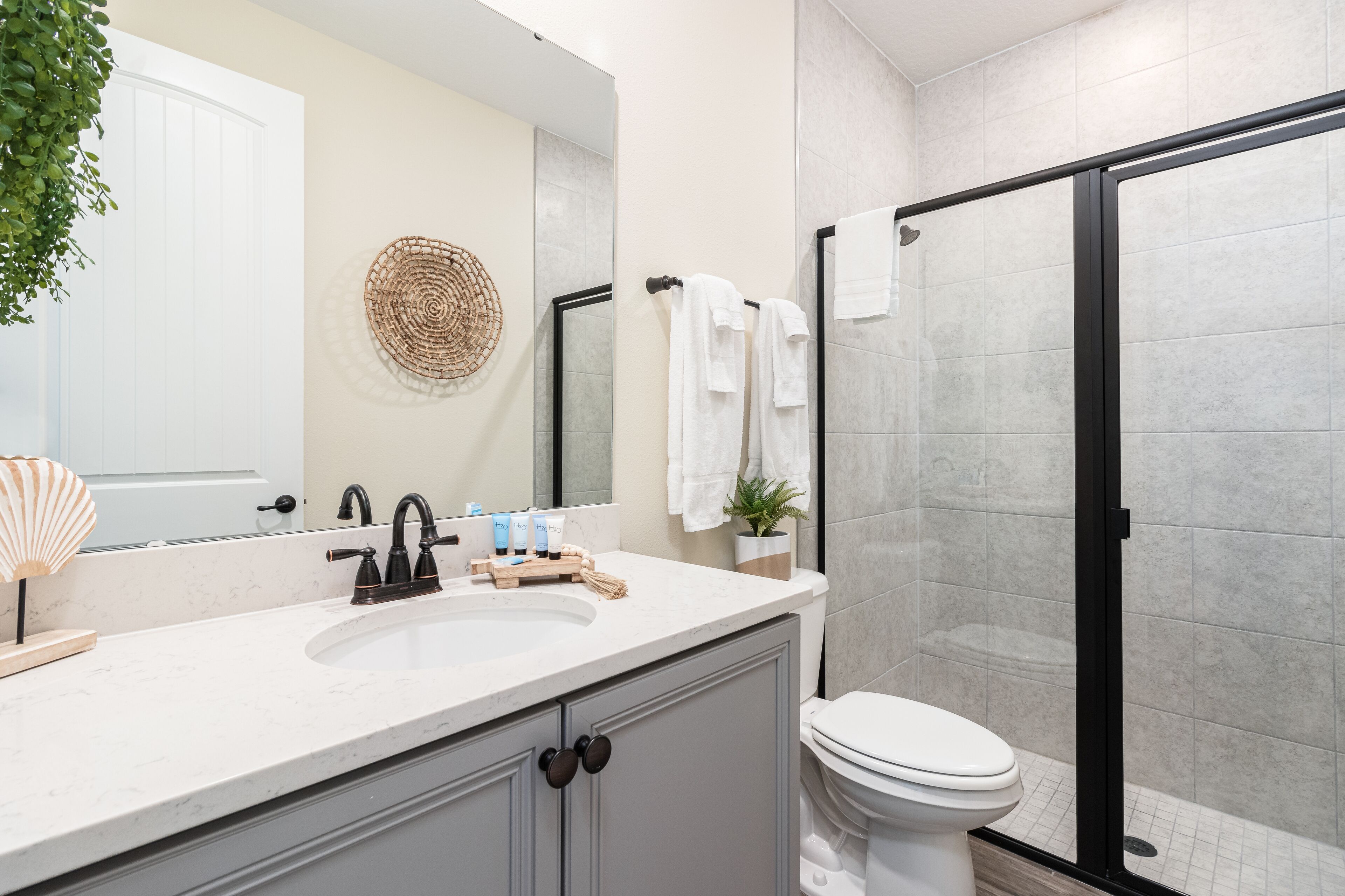 townhome, multiple beds (deluxe quadruple room) | bathroom | combined shower/bathtub, free toiletries, towels