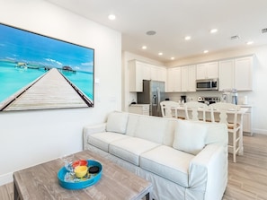 House, Multiple Beds, Pool View (Four-Bedroom House) | Living area