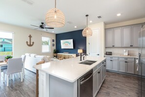 Townhome, Multiple Beds (Deluxe Quadruple Room) | Living area