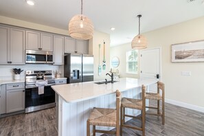 Townhome - flera sängar (Deluxe Quadruple Room) | Eget kök | Stort kylskåp, mikrovågsugn, ugn och spishäll
