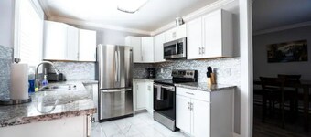 DOWNTOWN TACOMA HOUSE OF GRAY #3