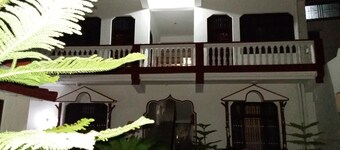 Sonu Guest House - Hostel